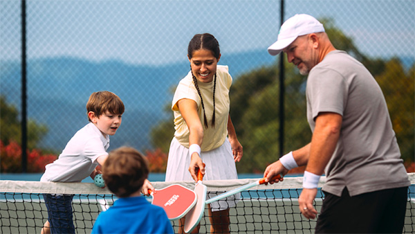 sân pickleball cho gia đình